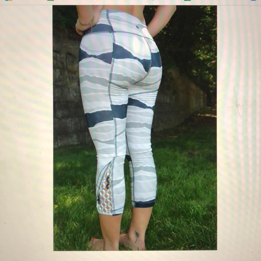 Lululemon True self crop, Bleacher Stripe, Sz 8